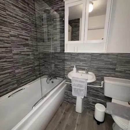 Stylish 2 Bedroom 2 Apartamento *