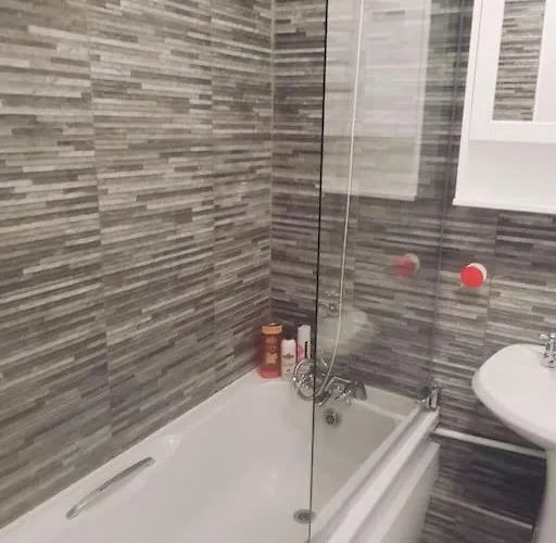 Stylish 2 Bedroom 2 דבלין